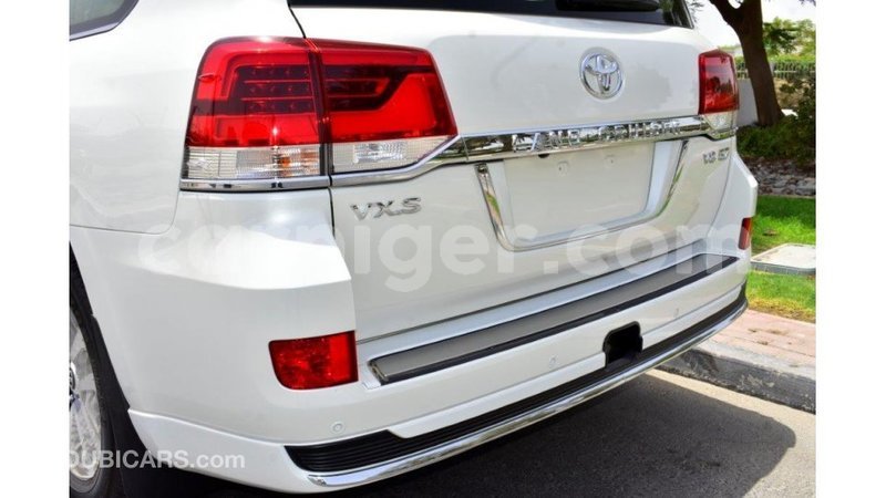 Big with watermark toyota land cruiser agadez import dubai 5426