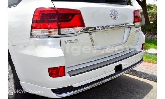Sayi Imported Toyota Land Cruiser White Babbar mota in Import - Dubai a Agadez Sayi Imported Toyota Land Cruiser White Babbar mota in Import - Dubai a Agadez