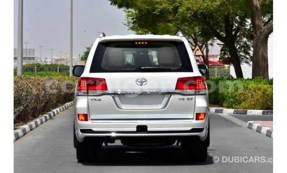 Sayi Imported Toyota Land Cruiser White Babbar mota in Import - Dubai a Agadez Sayi Imported Toyota Land Cruiser White Babbar mota in Import - Dubai a Agadez