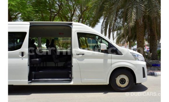 Sayi Imported Toyota Hiace White Mota in Import - Dubai a Agadez Sayi Imported Toyota Hiace White Mota in Import - Dubai a Agadez