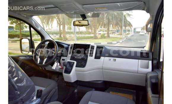 Sayi Imported Toyota Hiace White Mota in Import - Dubai a Agadez Sayi Imported Toyota Hiace White Mota in Import - Dubai a Agadez