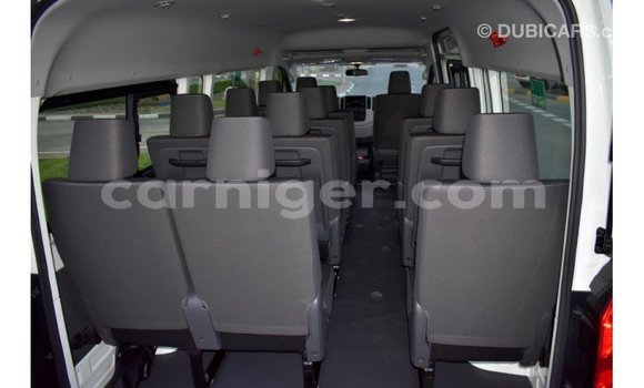 Sayi Imported Toyota Hiace White Mota in Import - Dubai a Agadez Sayi Imported Toyota Hiace White Mota in Import - Dubai a Agadez