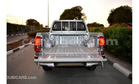 Sayi Imported Toyota Hilux Other Mota in Import - Dubai a Agadez Sayi Imported Toyota Hilux Other Mota in Import - Dubai a Agadez