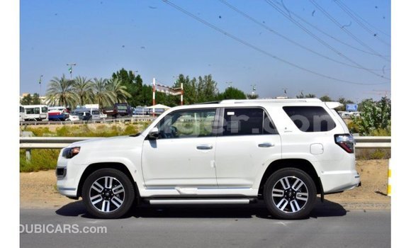 Sayi Imported Toyota Ade White Babbar mota in Import - Dubai a Agadez Sayi Imported Toyota Ade White Babbar mota in Import - Dubai a Agadez