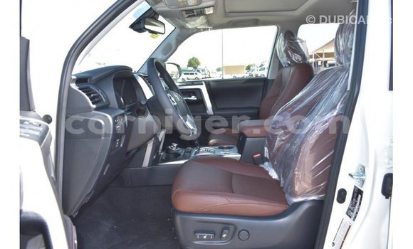 Sayi Imported Toyota Ade White Babbar mota in Import - Dubai a Agadez Sayi Imported Toyota Ade White Babbar mota in Import - Dubai a Agadez