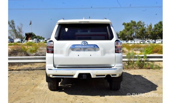 Sayi Imported Toyota Ade White Babbar mota in Import - Dubai a Agadez Sayi Imported Toyota Ade White Babbar mota in Import - Dubai a Agadez