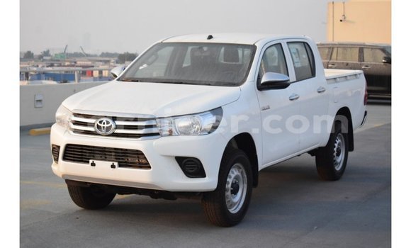 Sayi Imported Toyota Hilux White Mota in Import - Dubai a Agadez Sayi Imported Toyota Hilux White Mota in Import - Dubai a Agadez