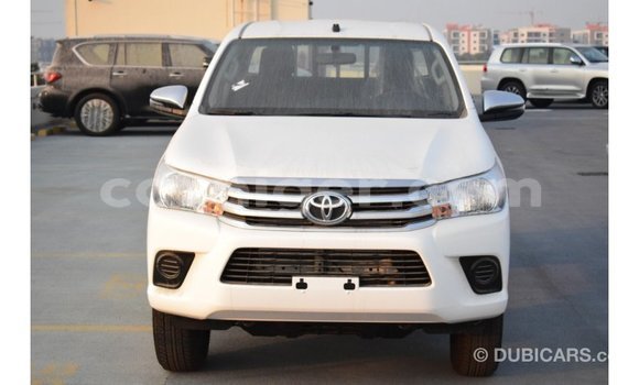 Sayi Imported Toyota Hilux White Mota in Import - Dubai a Agadez Sayi Imported Toyota Hilux White Mota in Import - Dubai a Agadez