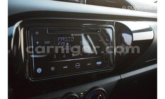 Sayi Imported Toyota Hilux White Mota in Import - Dubai a Agadez Sayi Imported Toyota Hilux White Mota in Import - Dubai a Agadez