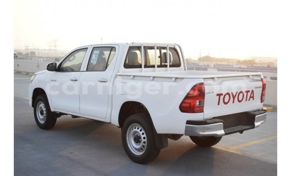 Sayi Imported Toyota Hilux White Mota in Import - Dubai a Agadez Sayi Imported Toyota Hilux White Mota in Import - Dubai a Agadez