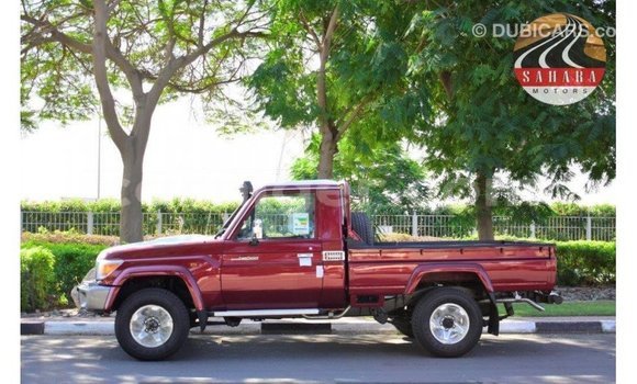 Sayi Imported Toyota Land Cruiser Red Babbar mota in Import - Dubai a Agadez Sayi Imported Toyota Land Cruiser Red Babbar mota in Import - Dubai a Agadez