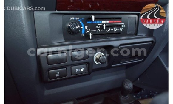 Sayi Imported Toyota Land Cruiser Red Babbar mota in Import - Dubai a Agadez Sayi Imported Toyota Land Cruiser Red Babbar mota in Import - Dubai a Agadez