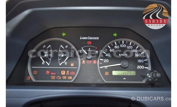 Sayi Imported Toyota Land Cruiser Red Babbar mota in Import - Dubai a Agadez Sayi Imported Toyota Land Cruiser Red Babbar mota in Import - Dubai a Agadez