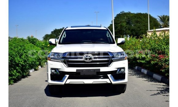 Sayi Imported Toyota Land Cruiser White Babbar mota in Import - Dubai a Agadez Sayi Imported Toyota Land Cruiser White Babbar mota in Import - Dubai a Agadez