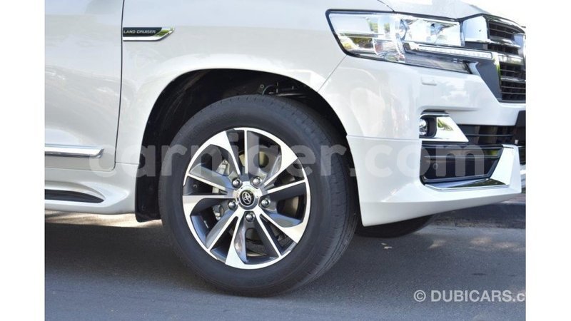 Big with watermark toyota land cruiser agadez import dubai 5444