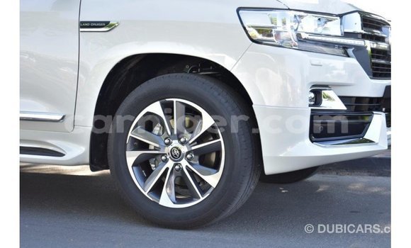 Sayi Imported Toyota Land Cruiser White Babbar mota in Import - Dubai a Agadez Sayi Imported Toyota Land Cruiser White Babbar mota in Import - Dubai a Agadez
