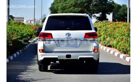 Sayi Imported Toyota Land Cruiser White Babbar mota in Import - Dubai a Agadez Sayi Imported Toyota Land Cruiser White Babbar mota in Import - Dubai a Agadez