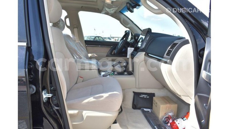 Big with watermark toyota land cruiser agadez import dubai 5445