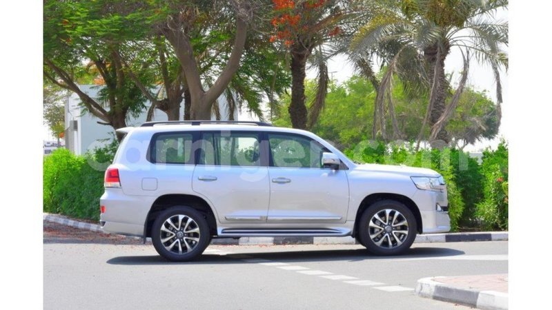 Big with watermark toyota land cruiser agadez import dubai 5447