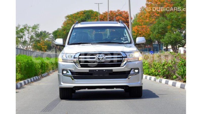 Big with watermark toyota land cruiser agadez import dubai 5447