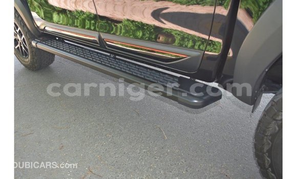 Sayi Imported Toyota Hilux Black Mota in Import - Dubai a Agadez Sayi Imported Toyota Hilux Black Mota in Import - Dubai a Agadez