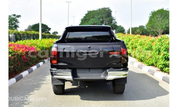 Sayi Imported Toyota Hilux Black Mota in Import - Dubai a Agadez Sayi Imported Toyota Hilux Black Mota in Import - Dubai a Agadez