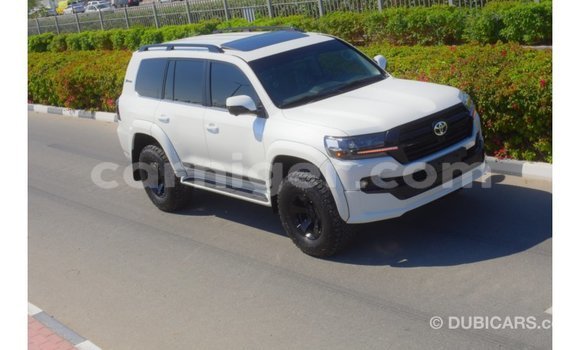 Sayi Imported Toyota Land Cruiser White Babbar mota in Import - Dubai a Agadez Sayi Imported Toyota Land Cruiser White Babbar mota in Import - Dubai a Agadez