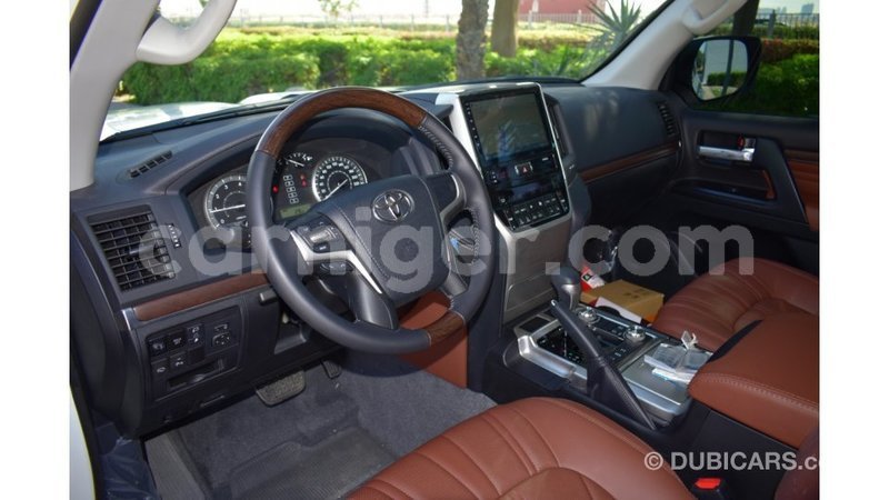 Big with watermark toyota land cruiser agadez import dubai 5452