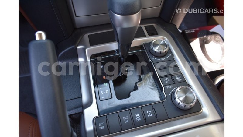 Big with watermark toyota land cruiser agadez import dubai 5452