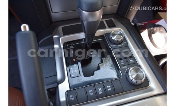 Sayi Imported Toyota Land Cruiser White Babbar mota in Import - Dubai a Agadez Sayi Imported Toyota Land Cruiser White Babbar mota in Import - Dubai a Agadez