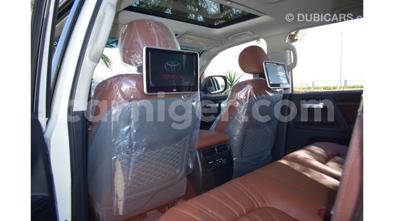 Big with watermark toyota land cruiser agadez import dubai 5452