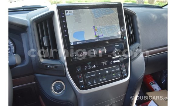 Sayi Imported Toyota Land Cruiser White Babbar mota in Import - Dubai a Agadez Sayi Imported Toyota Land Cruiser White Babbar mota in Import - Dubai a Agadez