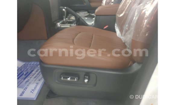 Sayi Imported Toyota Land Cruiser White Babbar mota in Import - Dubai a Agadez Sayi Imported Toyota Land Cruiser White Babbar mota in Import - Dubai a Agadez