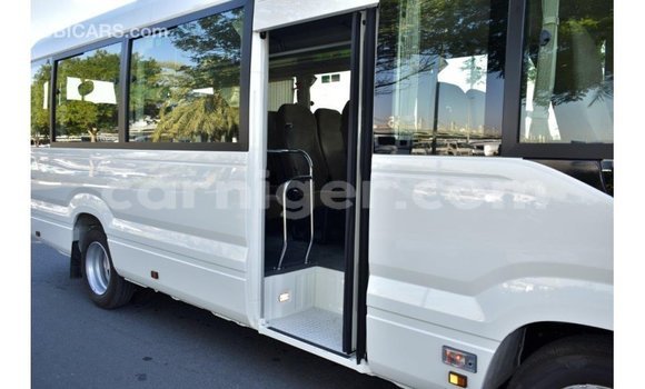 Sayi Imported Toyota Coaster White Mota in Import - Dubai a Agadez Sayi Imported Toyota Coaster White Mota in Import - Dubai a Agadez