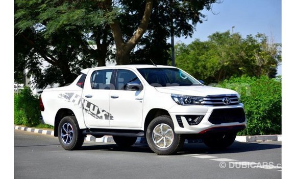 Sayi Imported Toyota Hilux White Mota in Import - Dubai a Agadez Sayi Imported Toyota Hilux White Mota in Import - Dubai a Agadez