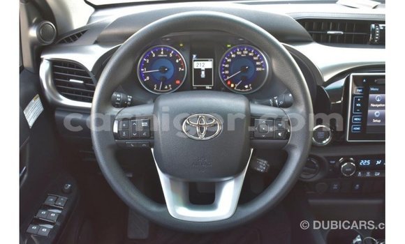 Sayi Imported Toyota Hilux White Mota in Import - Dubai a Agadez Sayi Imported Toyota Hilux White Mota in Import - Dubai a Agadez