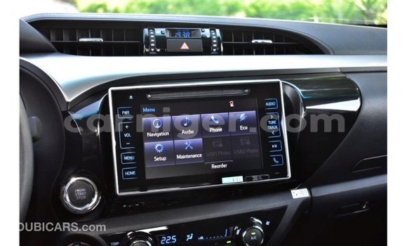 Sayi Imported Toyota Hilux White Mota in Import - Dubai a Agadez Sayi Imported Toyota Hilux White Mota in Import - Dubai a Agadez