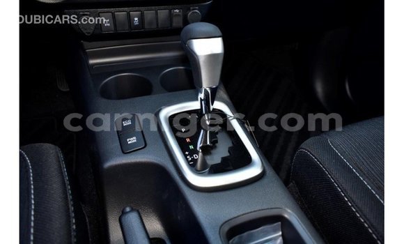 Sayi Imported Toyota Hilux White Mota in Import - Dubai a Agadez Sayi Imported Toyota Hilux White Mota in Import - Dubai a Agadez