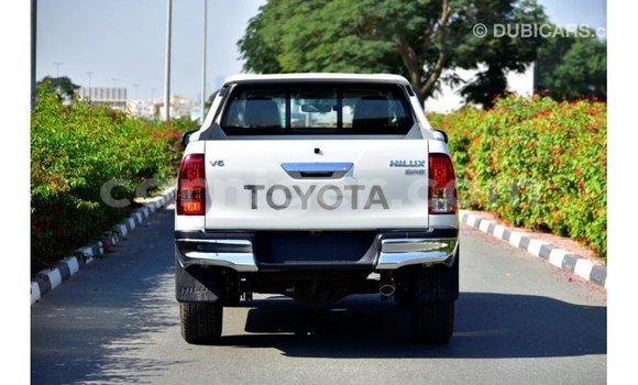 Sayi Imported Toyota Hilux White Mota in Import - Dubai a Agadez Sayi Imported Toyota Hilux White Mota in Import - Dubai a Agadez