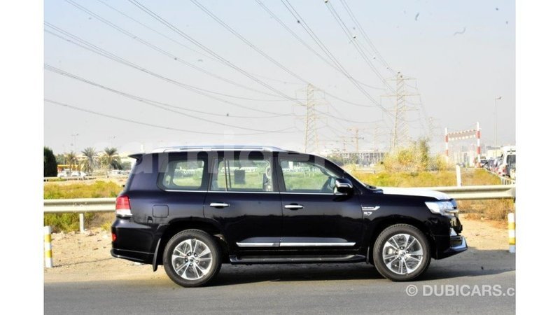Big with watermark toyota land cruiser agadez import dubai 5457