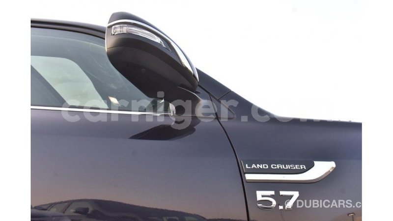 Big with watermark toyota land cruiser agadez import dubai 5457