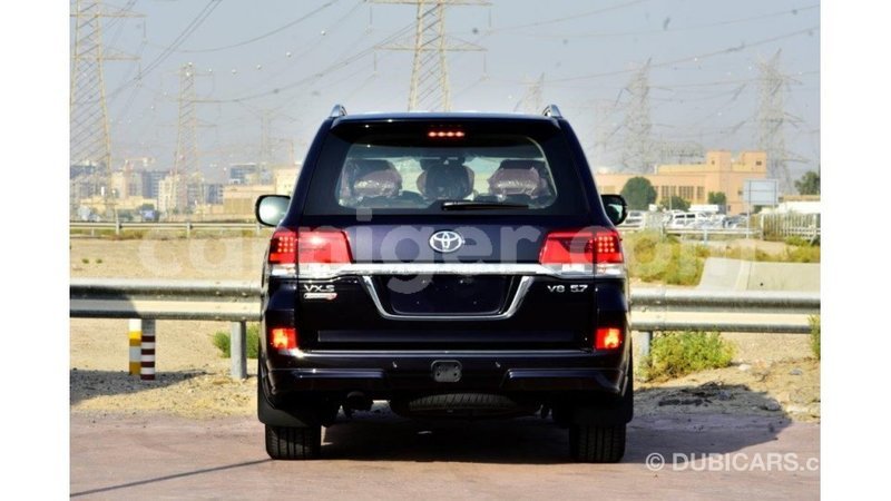 Big with watermark toyota land cruiser agadez import dubai 5457