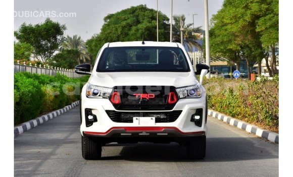 Sayi Imported Toyota Hilux White Mota in Import - Dubai a Agadez Sayi Imported Toyota Hilux White Mota in Import - Dubai a Agadez
