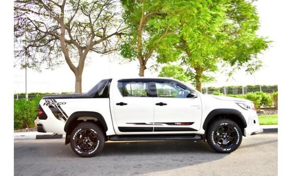 Sayi Imported Toyota Hilux White Mota in Import - Dubai a Agadez Sayi Imported Toyota Hilux White Mota in Import - Dubai a Agadez