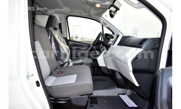 Sayi Imported Toyota Hiace White Mota in Import - Dubai a Agadez Sayi Imported Toyota Hiace White Mota in Import - Dubai a Agadez
