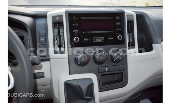 Sayi Imported Toyota Hiace White Mota in Import - Dubai a Agadez Sayi Imported Toyota Hiace White Mota in Import - Dubai a Agadez