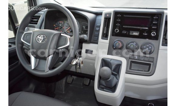 Sayi Imported Toyota Hiace White Mota in Import - Dubai a Agadez Sayi Imported Toyota Hiace White Mota in Import - Dubai a Agadez