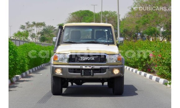 Sayi Imported Toyota Land Cruiser Beige Babbar mota in Import - Dubai a Agadez Sayi Imported Toyota Land Cruiser Beige Babbar mota in Import - Dubai a Agadez