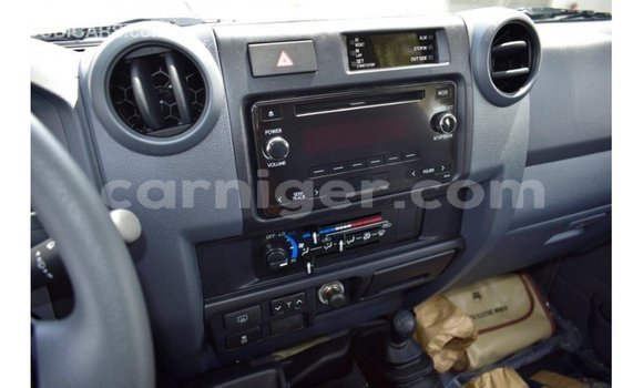 Sayi Imported Toyota Land Cruiser Beige Babbar mota in Import - Dubai a Agadez Sayi Imported Toyota Land Cruiser Beige Babbar mota in Import - Dubai a Agadez