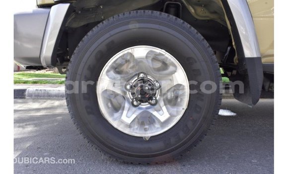 Sayi Imported Toyota Land Cruiser Beige Babbar mota in Import - Dubai a Agadez Sayi Imported Toyota Land Cruiser Beige Babbar mota in Import - Dubai a Agadez
